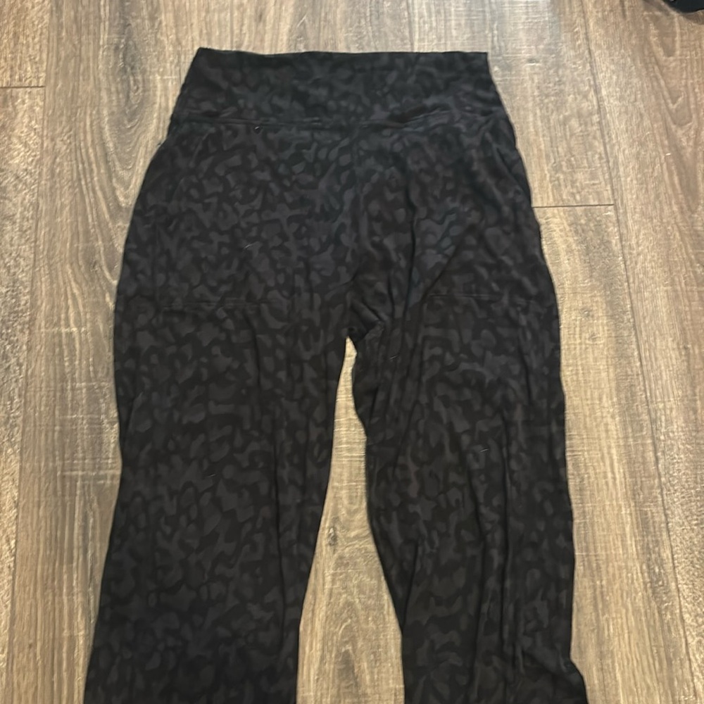 Lululemon size 6 black cheetah print leggings